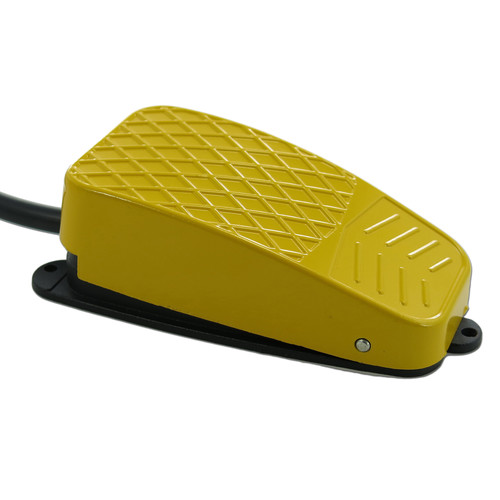 X-keys USB Twelve-Switch Interface with Footswitch Bundle (Black and Yellow Commercial)